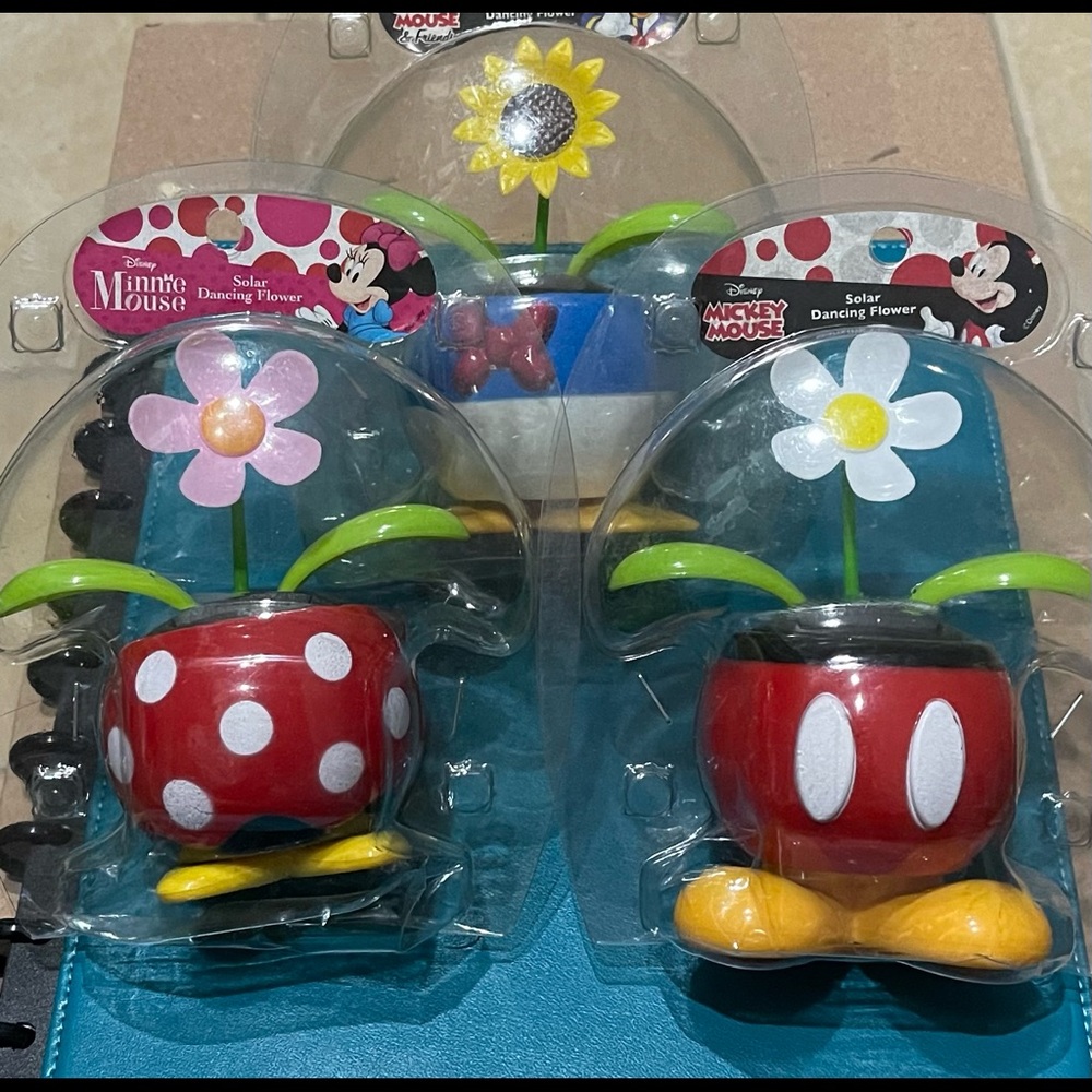 BNWT Disney Solar Dancing Flowers - Set of 3